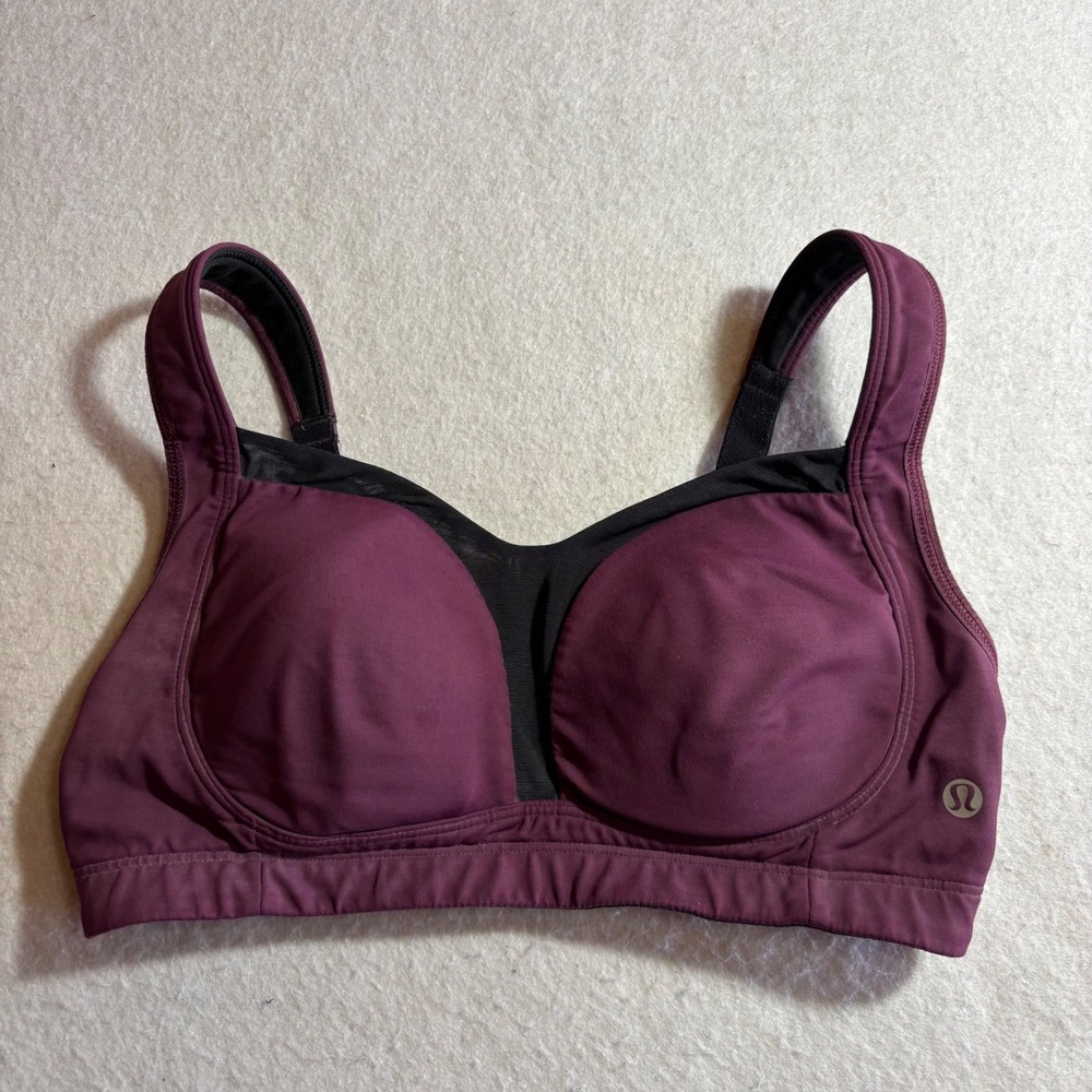 Lululemon 32DD Purple Sports Bra Adjustable Straps Lightly Padded Running Yoga